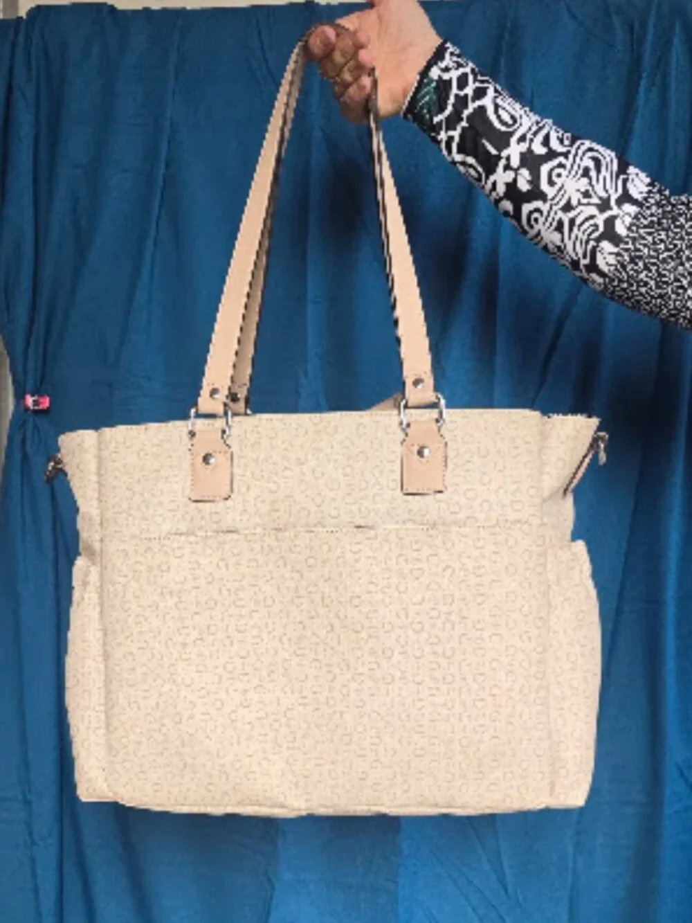 GUESS 4G Multi-functional / Work Tote / Travel Carry-On / Diaper Bag